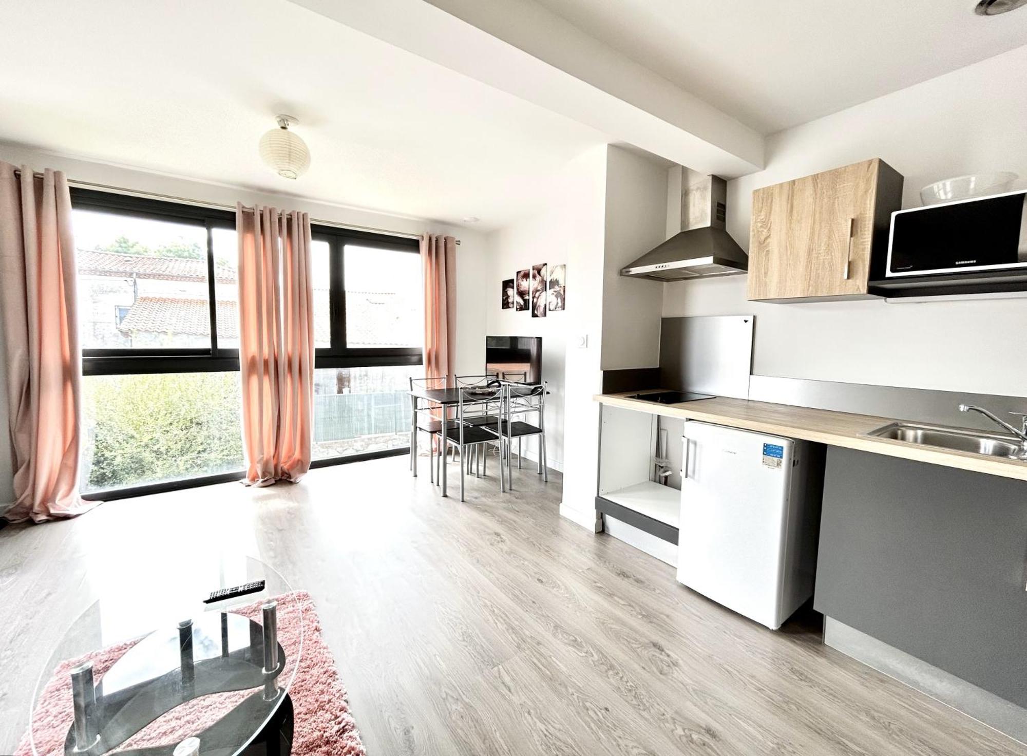 Du Vignoble A L'Atlantique - Residence Montifault Gites Du 2 Au 3 Pieces Le Pallet Bagian luar foto